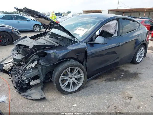 7SAYGDEEXRA239824 2024 TESLA MODEL Y - Image 2