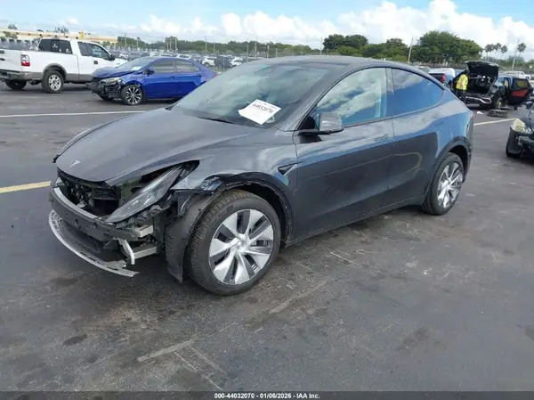 7SAYGDEEXRA241461 2024 TESLA MODEL Y - Image 2