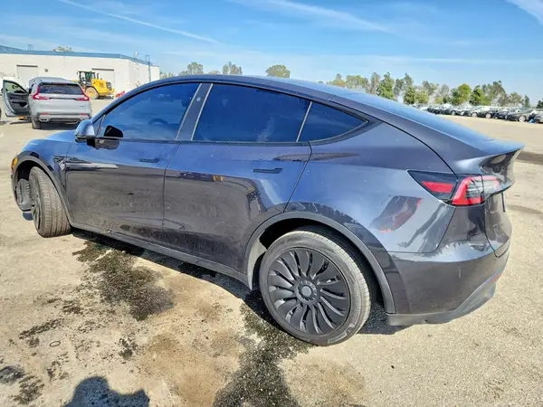 7SAYGDEEXRA241735 2024 TESLA MODEL Y - Image 2