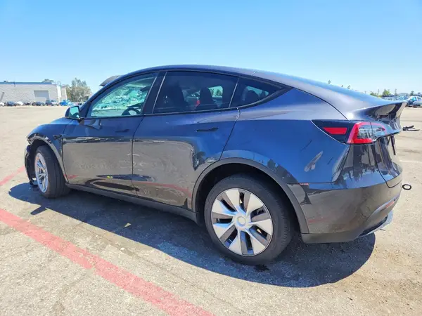 7SAYGDEEXRA246904 2024 TESLA MODEL Y - Image 2