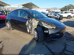 7SAYGDEEXRA247003 2024 TESLA MODEL Y