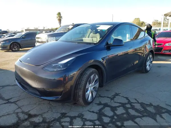 7SAYGDEEXRA247003 2024 TESLA MODEL Y - Image 2