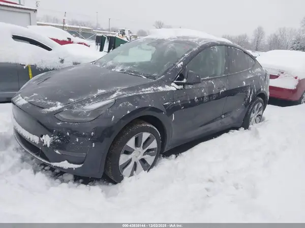 7SAYGDEEXRA251052 2024 TESLA MODEL Y - Image 2