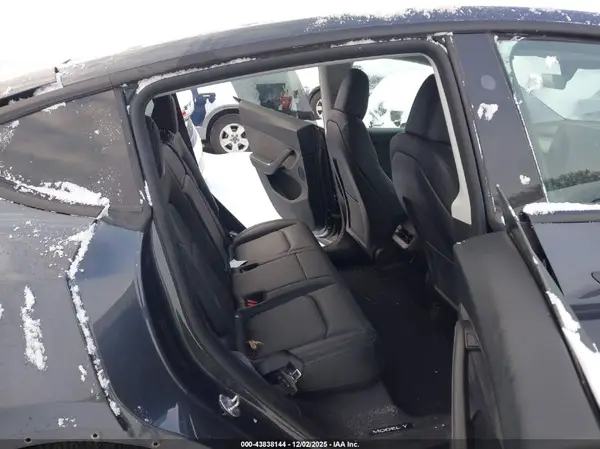 7SAYGDEEXRA251052 2024 TESLA MODEL Y - Image 8
