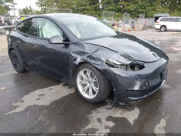 7SAYGDEEXRA255294 2024 TESLA MODEL Y - Image 1