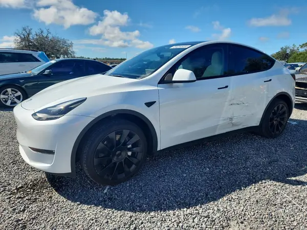 7SAYGDEEXRA258499 2024 TESLA MODEL Y - Image 1