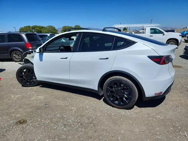 7SAYGDEEXRA268319 2024 TESLA MODEL Y - Image 2