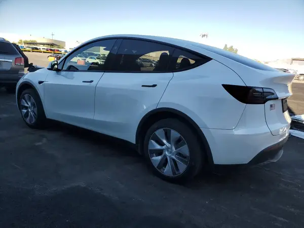 7SAYGDEEXRA268675 2024 TESLA MODEL Y - Image 2