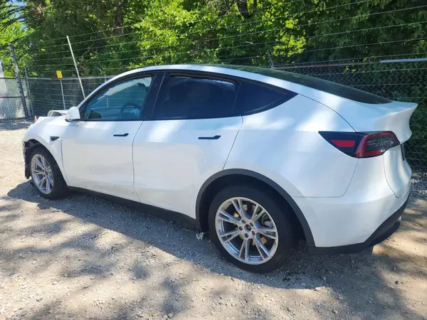 7SAYGDEEXRA274556 2024 TESLA MODEL Y - Image 2