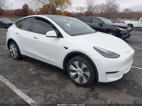 7SAYGDEEXRA278932 2024 TESLA MODEL Y - Image 1
