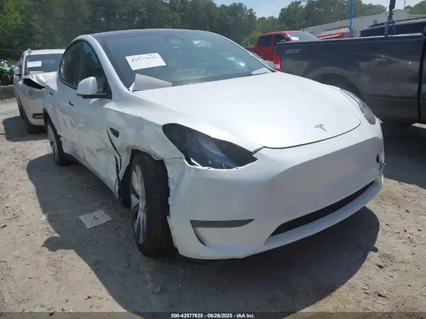 7SAYGDEEXRA279577 2024 TESLA MODEL Y - Image 1