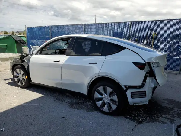 7SAYGDEEXRA288960 2024 TESLA MODEL Y - Image 2