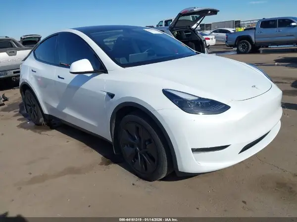 7SAYGDEEXRA290336 2024 TESLA MODEL Y - Image 1