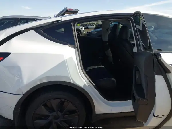 7SAYGDEEXRA290336 2024 TESLA MODEL Y - Image 8