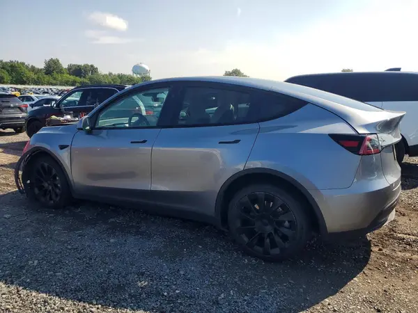 7SAYGDEEXRA293379 2024 TESLA MODEL Y - Image 2