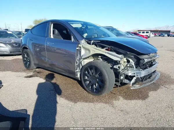 7SAYGDEEXRA293446 2024 TESLA MODEL Y - Image 1
