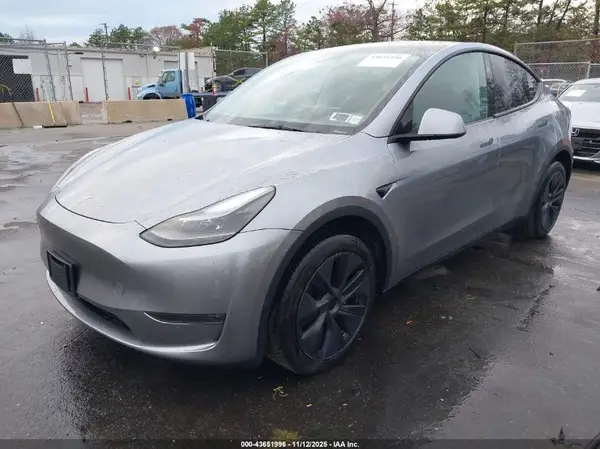7SAYGDEEXRA302050 2024 TESLA MODEL Y - Image 2