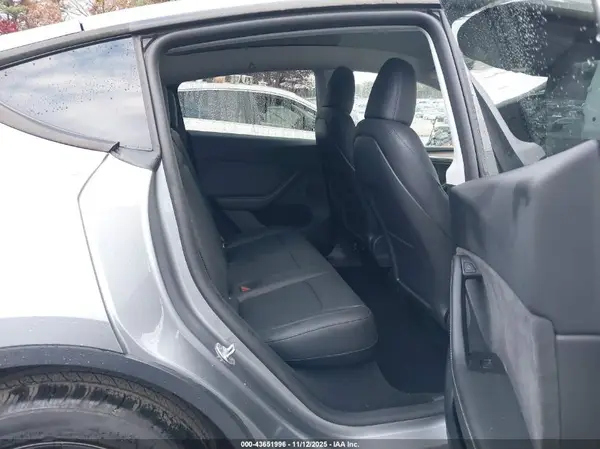7SAYGDEEXRA302050 2024 TESLA MODEL Y - Image 8