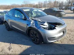 7SAYGDEEXRA313016 2024 TESLA MODEL Y