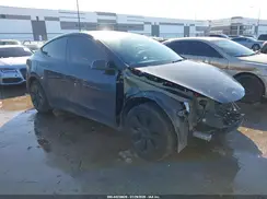 7SAYGDEEXRA323125 2024 TESLA MODEL Y