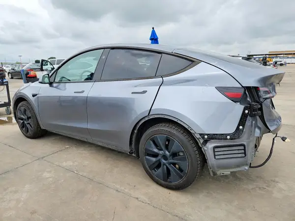 7SAYGDEEXRA323223 2024 TESLA MODEL Y - Image 2