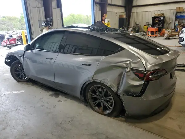 7SAYGDEEXRA327675 2024 TESLA MODEL Y - Image 2