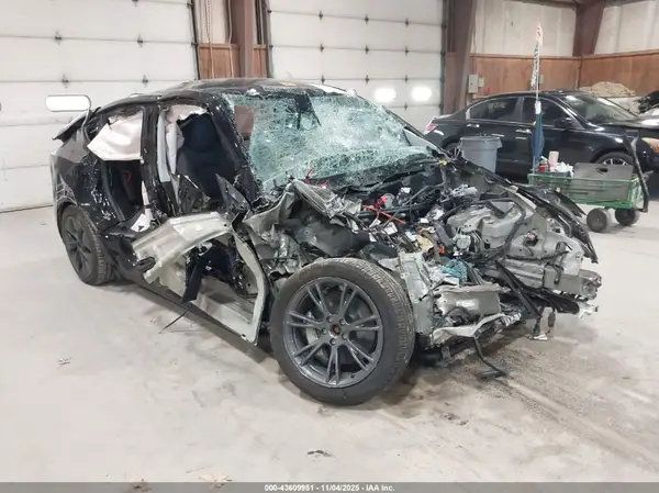 7SAYGDEEXRA327773 2024 TESLA MODEL Y - Image 1