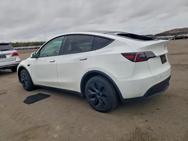 7SAYGDEEXRA327885 2024 TESLA MODEL Y - Image 2