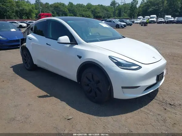 7SAYGDEEXRA328728 2024 TESLA MODEL Y - Image 1