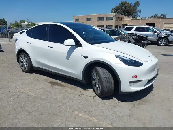 7SAYGDEEXRF004133 2024 TESLA MODEL Y - Image 1