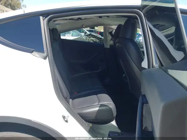 7SAYGDEEXRF004133 2024 TESLA MODEL Y - Image 8