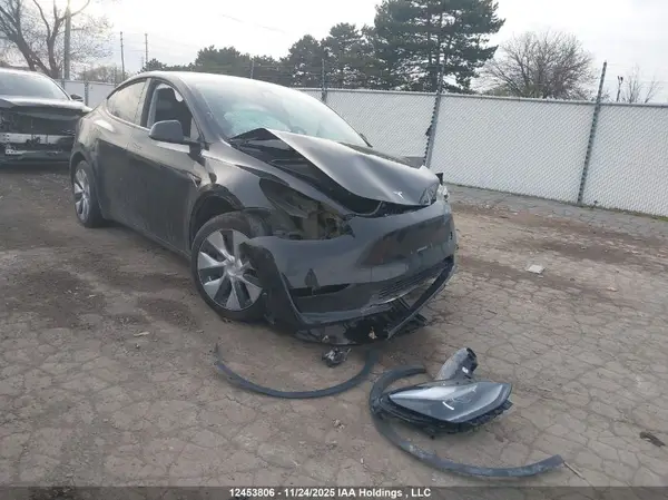 7SAYGDEEXRF019473 2024 TESLA MODEL Y - Image 1