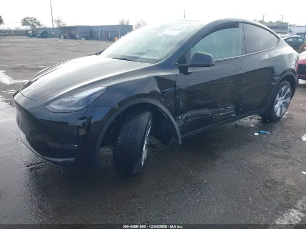 7SAYGDEEXRF024334 2024 TESLA MODEL Y - Image 2