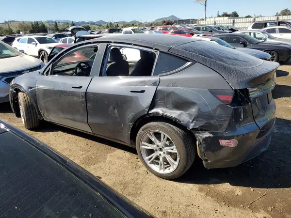 7SAYGDEEXRF032028 2024 TESLA MODEL Y - Image 2