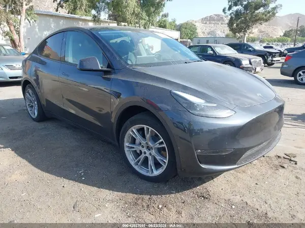 7SAYGDEEXRF061352 2024 TESLA MODEL Y - Image 1