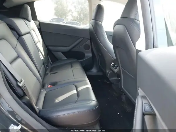 7SAYGDEEXRF061352 2024 TESLA MODEL Y - Image 8