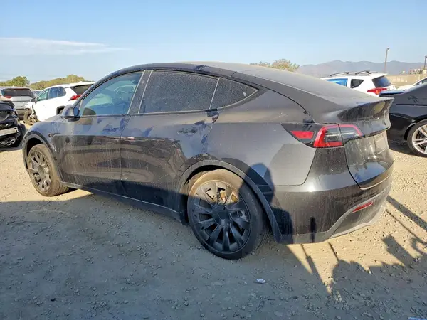 7SAYGDEEXRF063523 2024 TESLA MODEL Y - Image 2