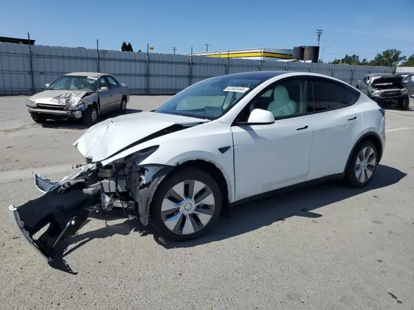 7SAYGDEEXRF065160 2024 TESLA MODEL Y - Image 1
