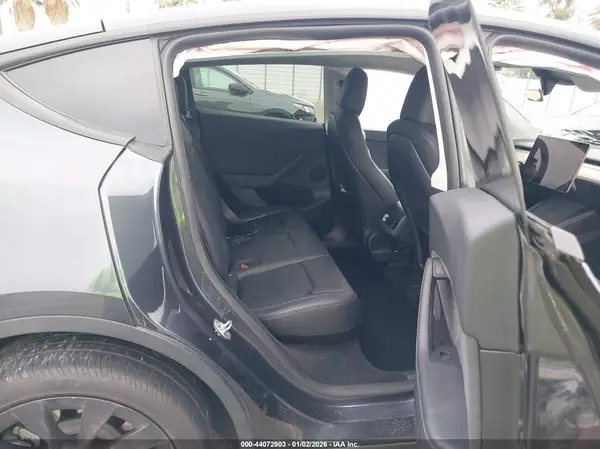 7SAYGDEEXRF066860 2024 TESLA MODEL Y - Image 8