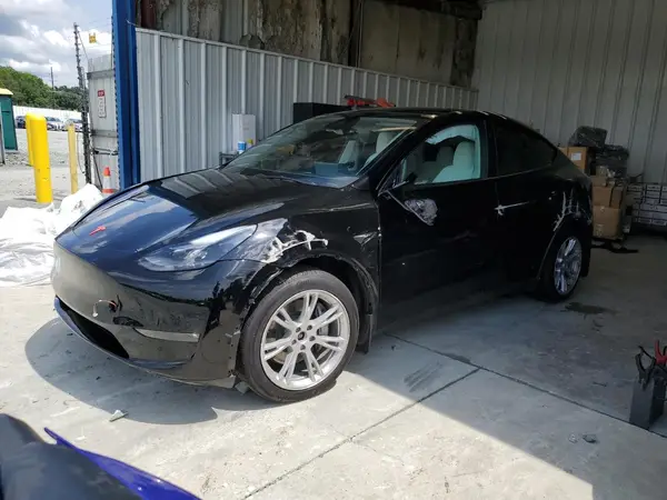 7SAYGDEEXRF072397 2024 TESLA MODEL Y - Image 1