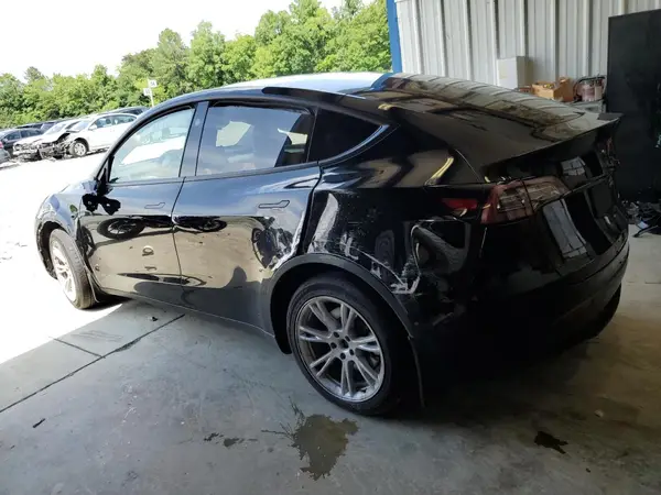 7SAYGDEEXRF072397 2024 TESLA MODEL Y - Image 2