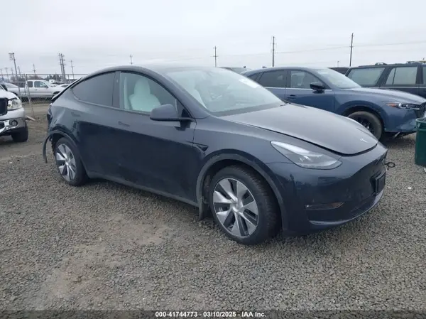 7SAYGDEEXRF073775 2024 TESLA MODEL Y - Image 1
