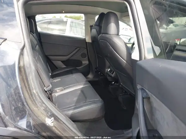 7SAYGDEEXRF080483 2024 TESLA MODEL Y - Image 8