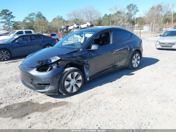7SAYGDEEXRF084114 2024 TESLA MODEL Y - Image 2
