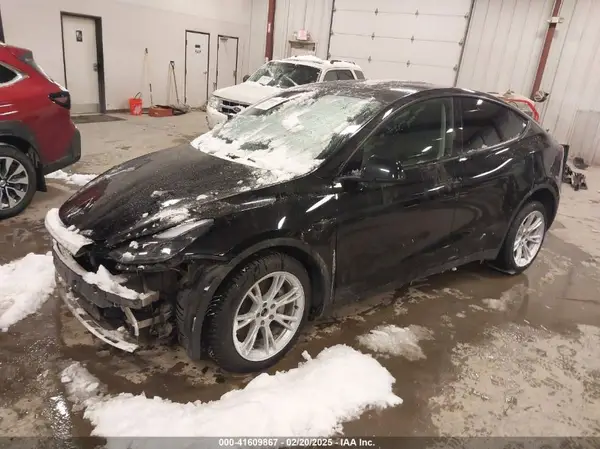 7SAYGDEEXRF085795 2024 TESLA MODEL Y - Image 2