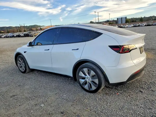 7SAYGDEEXRF088762 2024 TESLA MODEL Y - Image 2