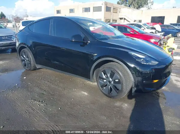 7SAYGDEEXRF124739 2024 TESLA MODEL Y - Image 1