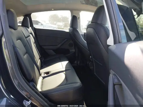 7SAYGDEEXRF146109 2024 TESLA MODEL Y - Image 8