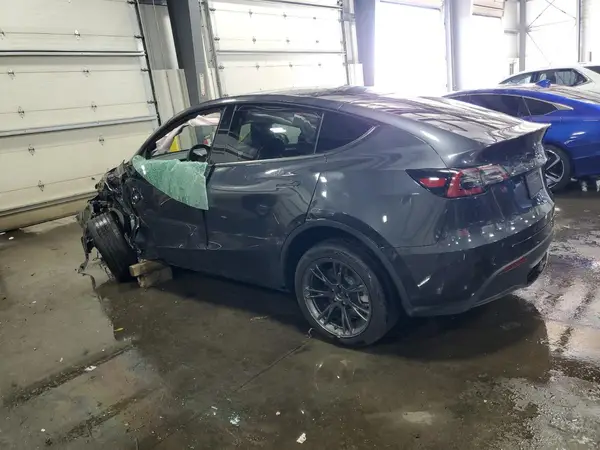 7SAYGDEEXRF155635 2024 TESLA MODEL Y - Image 2