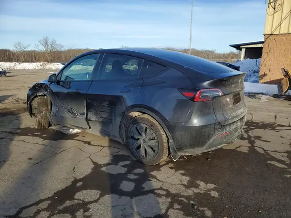 7SAYGDEEXRF159975 2024 TESLA MODEL Y - Image 2
